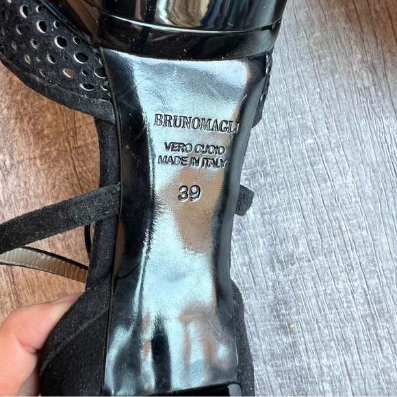 Bruno Magli Suede Leather Heels Sandals Ankle Strap Size 39 Black Butterfly - Picture 10 of 14